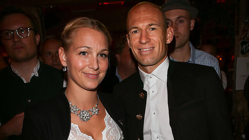 Arjen Robben war am Samstag noch auf dem Oktoberfest, wird also am Sonntag nicht gegen den BVB im Kader stehen. Arjen Robben war am Samstag noch auf dem Oktoberfest, wird also am Sonntag nicht gegen den BVB im Kader stehen.