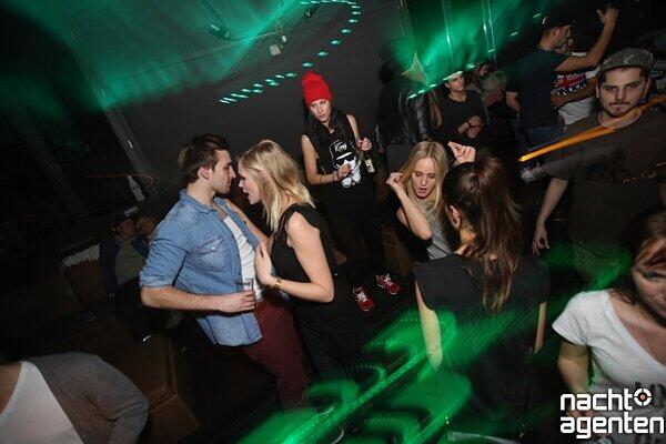 Hip Hop, Trap, Dancehall and more. Das Crux verspricht seinen Gästen einen "nicen" Abend. Mehr Bilder von dem langen Partyabend: www.nachtagenten.de
