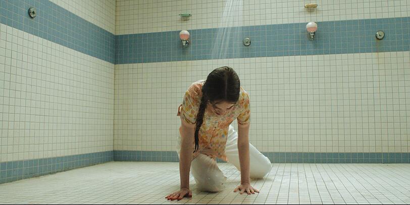 Ein Schlüsselmoment im Filmklassiker von 1976 und nun auch in der Serie: Carrie (Summer H. Howell) wird nach dem Sportunterricht unter der Dusche gedehmütigt. Ein Schlüsselmoment im Filmklassiker von 1976 und nun auch in der Serie: Carrie (Summer H. Howell) wird nach dem Sportunterricht unter der Dusche gedehmütigt.