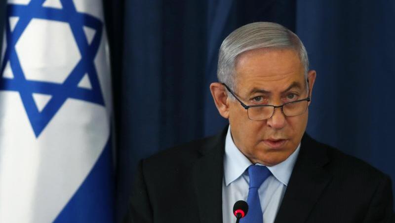 Israels Ministerpräsident Benjamin Netanjahu steht für sein Krisenmanagement zunehmend in der Kritik. Israels Ministerpräsident Benjamin Netanjahu steht für sein Krisenmanagement zunehmend in der Kritik.