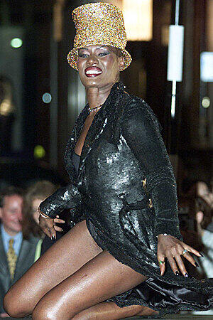 Bond-Girl Grace Jones war 1996 "Mörtels" Begleitung. Die kapriziösese Selbstdarstellerin war kein einfacher Gast.