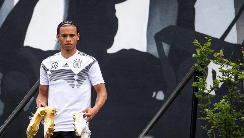 Leroy Sané kommt zum Training der Nationalmannschaft in Venlo. Leroy Sané kommt zum Training der Nationalmannschaft in Venlo.