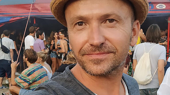 Nils Kratzer bei einem Festival (undatierte Aufnahme). Dem Münchner und seinen beiden Begleitern war bei einem Open-Air-Event im Sommer 2017 der Zutritt verwehrt worden - Kratzer war damals 44 Jahre alt.