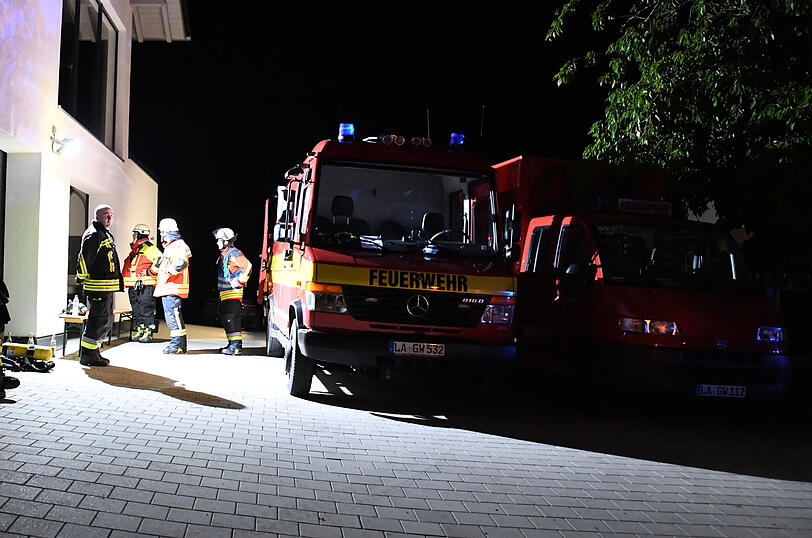 Das Feuer zerstörte die Scheune eines Dreiseithofs in Oberrammelsberg in der Gemeinde Wurmsham.