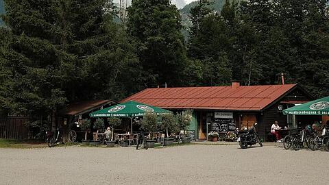 Die Ziegelbachhütte bei Oberstdorf wird seit 13 Jahren von der Familie Tufan geführt. Die Ziegelbachhütte bei Oberstdorf wird seit 13 Jahren von der Familie Tufan geführt.