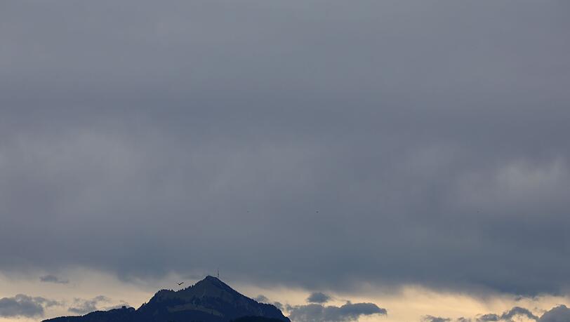 Einsatzkräfte fanden den Mann leblos in unwegsamem Gelände an der Südkante des Grünten nahe Burgberg im Allgäu (Landkreis Oberallgäu). (Symbolbild) Einsatzkräfte fanden den Mann leblos in unwegsamem Gelände an der Südkante des Grünten nahe Burgberg im Allgäu (Landkreis Oberallgäu). (Symbolbild)