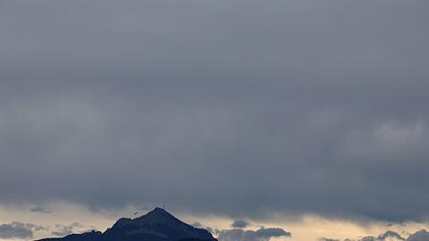 Einsatzkr&auml;fte fanden den Mann leblos in unwegsamem Gel&auml;nde an der S&uuml;dkante des Gr&uuml;nten nahe Burgberg im Allg&auml;u (Landkreis Oberallg&auml;u). (Symbolbild)