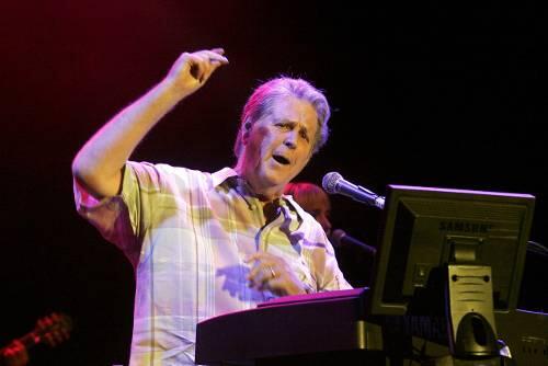 Das Genie, versteckt hinter einem Monitor: Der Ex-Beach Boys-Songschreiber Brian Wilson verzauberte zwei Stunden lang.