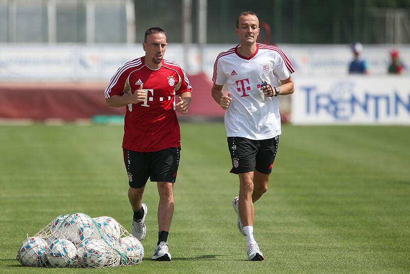Ribéry ist wieder dabei, Lahm und Heynckes schreiben Autogramme, Neuer hechtet nach dem Ball: Bilder aus dem Trainingslager der Bayern am Gardasee