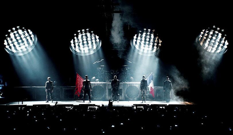 Zweimal Paris, zweimal 17.000 Rammstein-Fans, zweimal der ganz normale Wahnsinn: Ende März wird es mit "Rammstein: Paris" einen neuen Konzertmitschnitt der Berliner im Kino zu sehen geben.