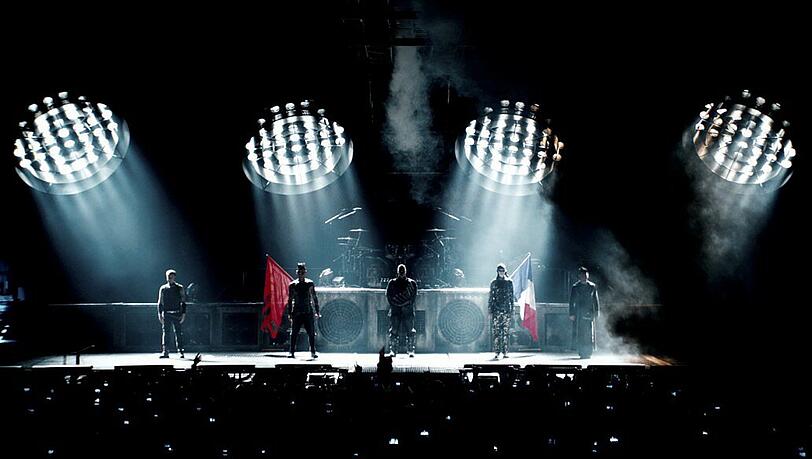 Zweimal Paris, zweimal 17.000 Rammstein-Fans, zweimal der ganz normale Wahnsinn: Ende März wird es mit "Rammstein: Paris" einen neuen Konzertmitschnitt der Berliner im Kino zu sehen geben.