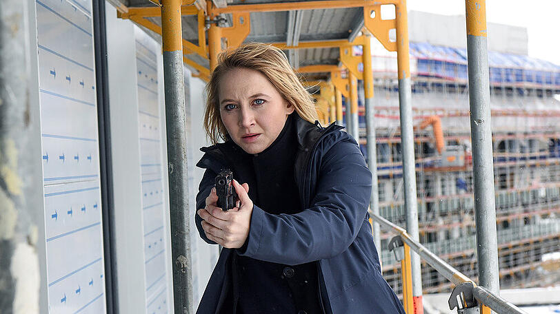 "Solo für Weiss - Für immer schweigen": Nora Weiss (Anna Maria Mühe) verfolgt einen Verdächtigen