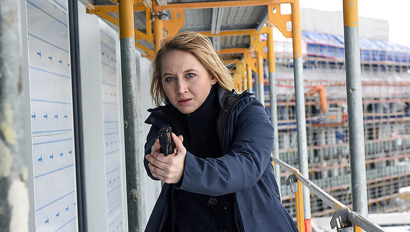 "Solo für Weiss - Für immer schweigen": Nora Weiss (Anna Maria Mühe) verfolgt einen Verdächtigen "Solo für Weiss - Für immer schweigen": Nora Weiss (Anna Maria Mühe) verfolgt einen Verdächtigen
