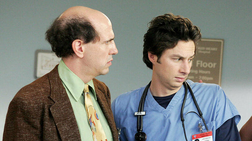 Sam Lloyd (links) hat jahrelang an der Seite von Zach Braff in "Scrubs" gespielt.