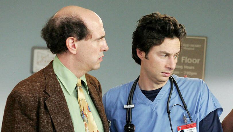 Sam Lloyd (links) hat jahrelang an der Seite von Zach Braff in "Scrubs" gespielt. Sam Lloyd (links) hat jahrelang an der Seite von Zach Braff in "Scrubs" gespielt.