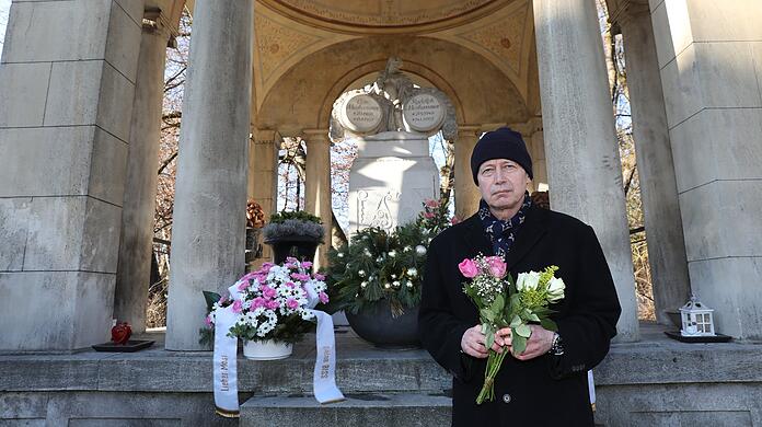 Moshammers Ex-Fahrer Thomas Hilbert. Jedes Jahr bringt er am 14. Januar Blumen an das Grab seines früheren Chefs