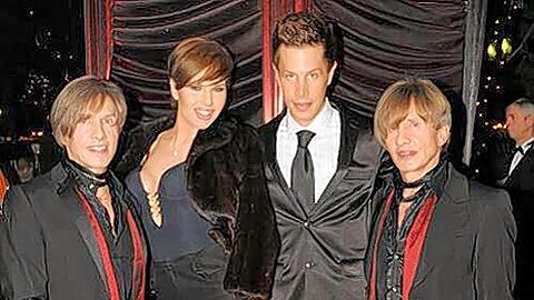 Eine glatte Familie &ndash; Arnold Wess, Valencia Vintage, Florian und Oskar Wess (v. li.) auf einer Gala am Wochenende im Kölner Maritim-Hotel.