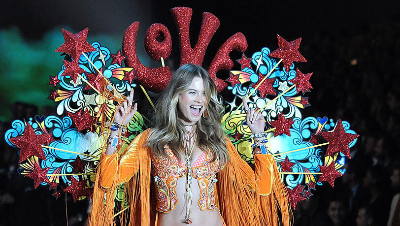 Behati Prinsloo wird demnächst auch Bikinis von "Victoria's Secret" vorführen Behati Prinsloo wird demnächst auch Bikinis von "Victoria's Secret" vorführen