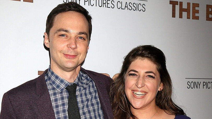 Jim Parsons und Mayim Bialik werden gemeinsam die Serie "Carla" produzieren