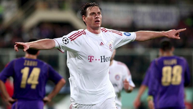 Der ehemalige Spieler des FC Bayern Tim Borowski sagt endgültig 'Auf Wiedersehen' und beendet nach 236 Bundesligaspielen seine aktive Profi-Karriere. Der ehemalige Spieler des FC Bayern Tim Borowski sagt endgültig 'Auf Wiedersehen' und beendet nach 236 Bundesligaspielen seine aktive Profi-Karriere.