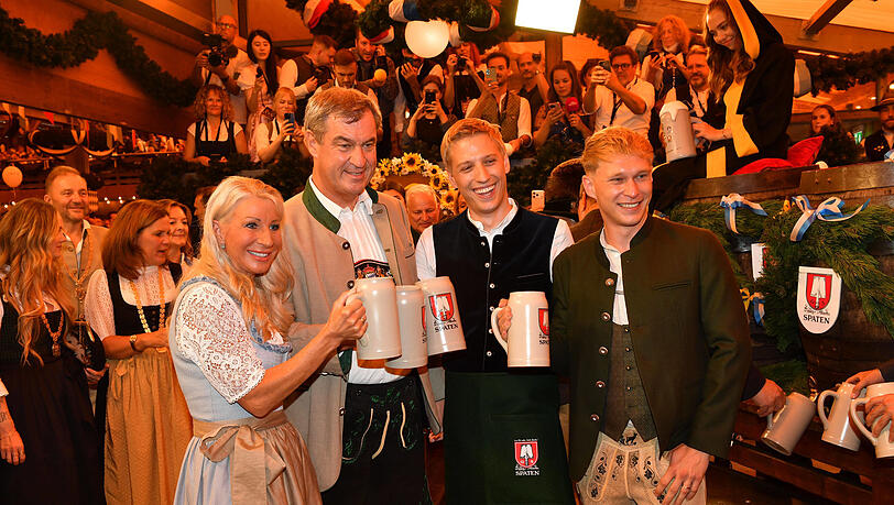 Markus Söder mit seiner Frau Karin, Dominik Krause mit seinem Verlobten Sebastian Müller. Markus Söder mit seiner Frau Karin, Dominik Krause mit seinem Verlobten Sebastian Müller.