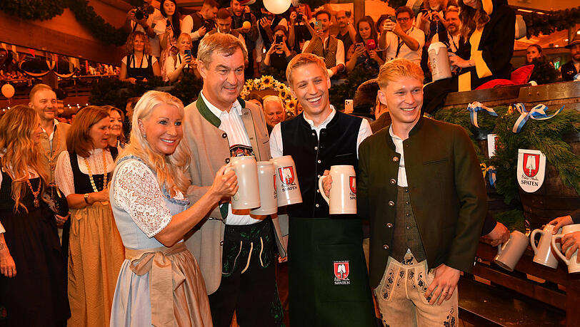 Markus Söder mit seiner Frau Karin, Dominik Krause mit seinem Verlobten Sebastian Müller. Markus Söder mit seiner Frau Karin, Dominik Krause mit seinem Verlobten Sebastian Müller.