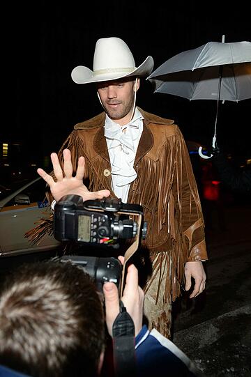 Manuel Neuer hat sich als Old Shatterhand verkleidet