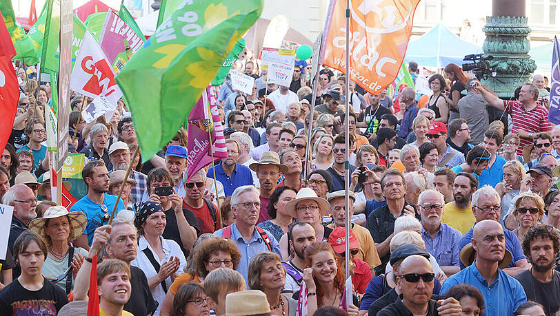 Großdemonstration in München gegen den G7-Gipfel: Die Bilder von der Protestkundgebung. Großdemonstration in München gegen den G7-Gipfel: Die Bilder von der Protestkundgebung.