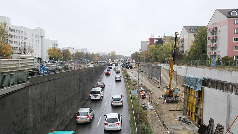 Die Baustelle am Luise-Kieselbach-Platz wird schon bald durch viel Grün ersetzt. Die Baustelle am Luise-Kieselbach-Platz wird schon bald durch viel Grün ersetzt.