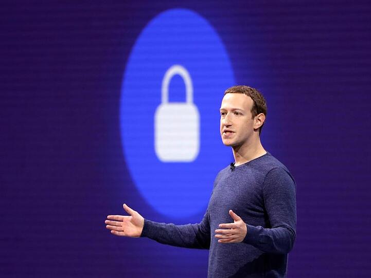 Facebook-Chef Mark Zuckerberg geht auf ndie klassischen Medienunternehmen zu.