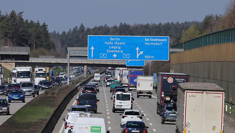 Auf vielen Autobahnen, wie hier auf der A9, herrschte am Donnerstagnachmittag reger Verkehr.