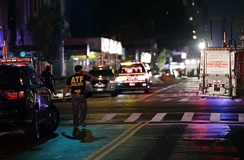Eine heftige Explosion hat am Samstagabend den New Yorker Stadtteil Manhattan erschüttert. Die Bilder vom Tatort.