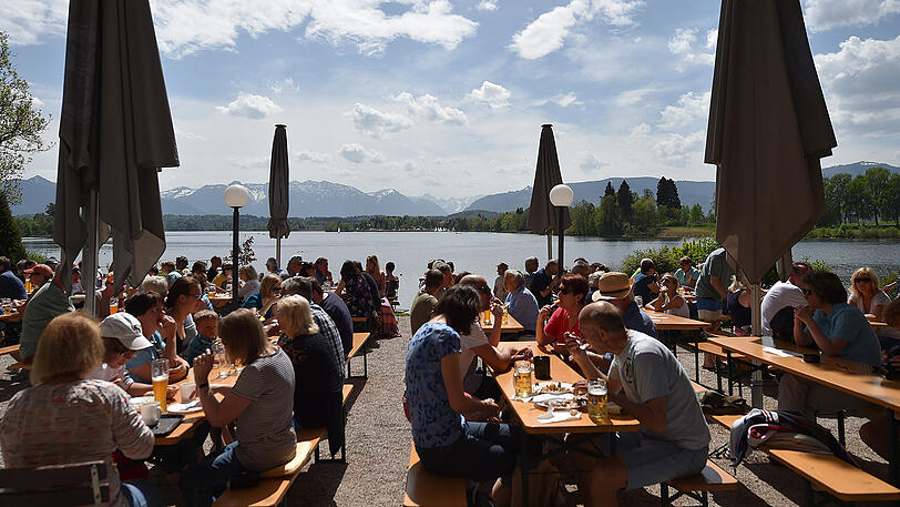Eine kühle Maß am Staffelsee in Uffing.