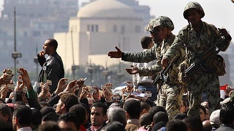 Massenkundgebungen auf dem Tahrir-Platz in Kairo