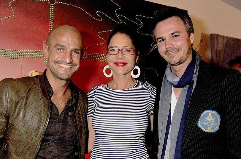 Die Münchner Schickeria feiert in den Frühling: Modelagent Peyman Amin, die Schauspielerin Doreen Dietel und ein Geschäftspartner von Peyman.