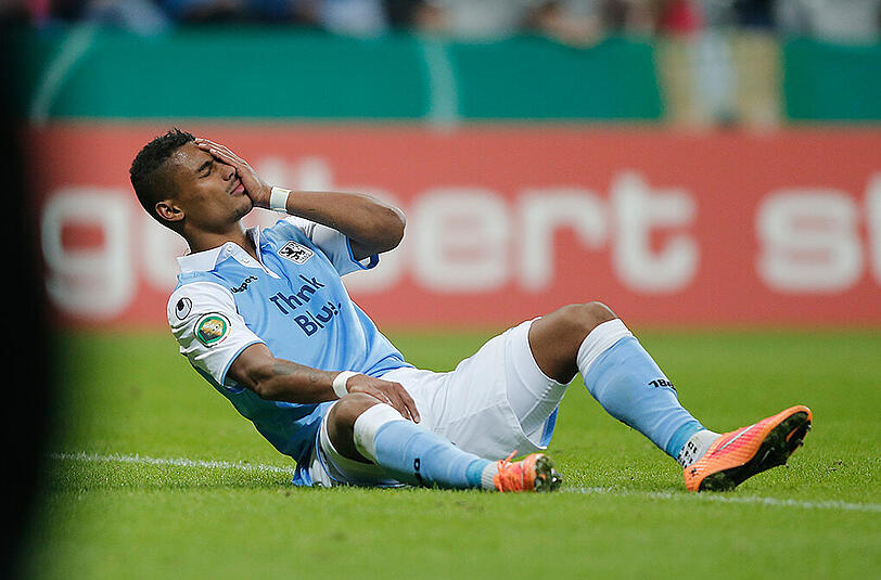 Spielte trotz einer Bänderverletzung im Knie: Rubin Okotie, der Torjäger des TSV 1860. Der österreichische Nationalstürmer ist noch nicht wieder vollständig genesen.