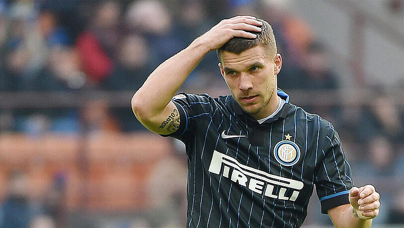 "Gefährlichkeit gleich null": Lukas Podolski hat bei Inter Mailand bisher keinen guten Stand. Oft hagelt es Kritik von den Medien. "Gefährlichkeit gleich null": Lukas Podolski hat bei Inter Mailand bisher keinen guten Stand. Oft hagelt es Kritik von den Medien.