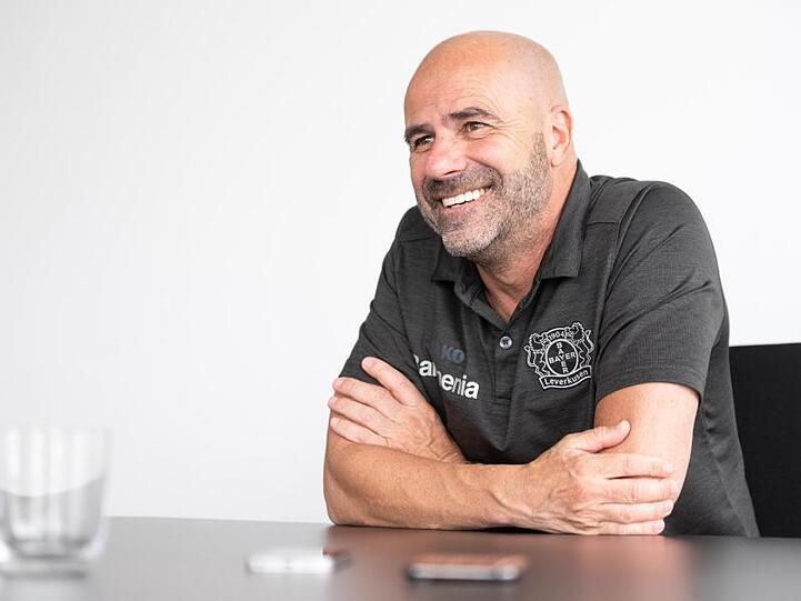 Bestens gelaunt: Bayer-Coach Peter Bosz.