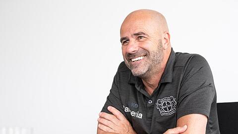 Bestens gelaunt: Bayer-Coach Peter Bosz.