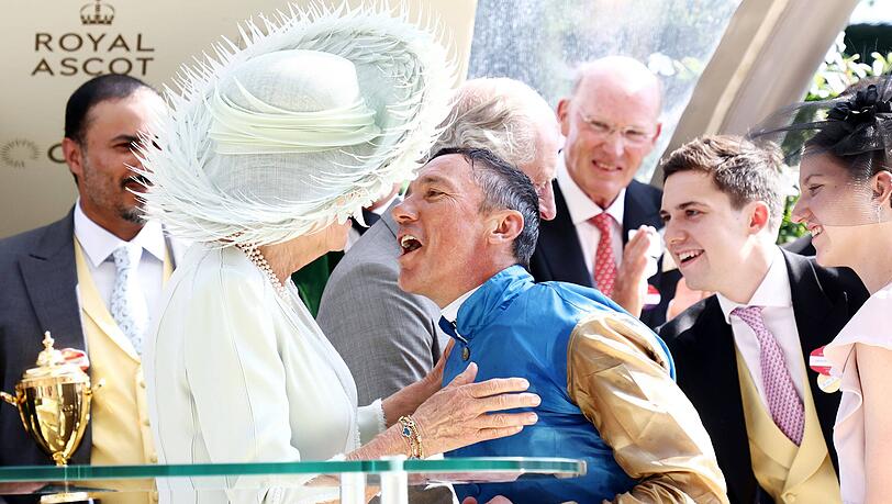 Frankie Dettori küsste Camilla beim "Royal Ascot"-Rennen