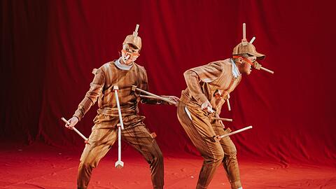 Ein Märchen als Folie für eine queere Performance: "The Making of Pinocchio" des schottischen Duos Rosana Cade und Ivor MacAskill war beim Spielart-Festival zweimal in der Muffathalle zu sehen.