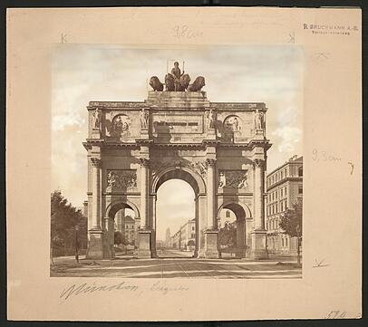 Das Siegestor vor 1890. Das Siegestor vor 1890.