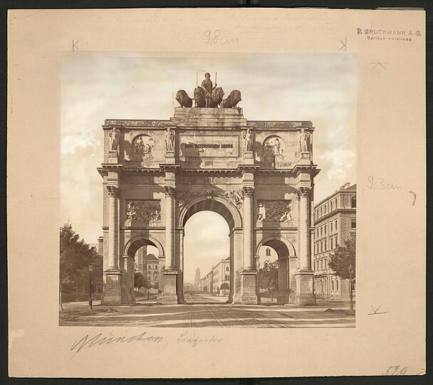 Das Siegestor vor 1890.