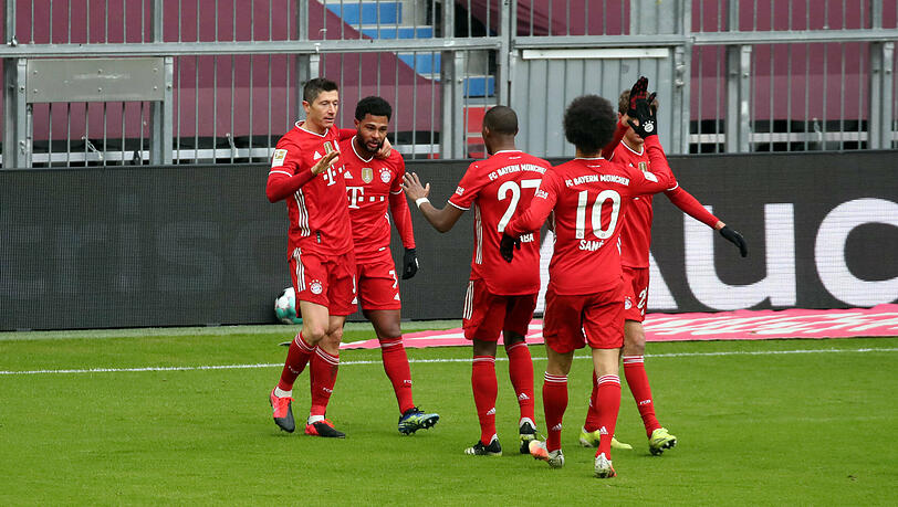 Erst Rot für Davies, dann eine Tor-Gala durch Robert Lewandowski und Serge Gnabry.