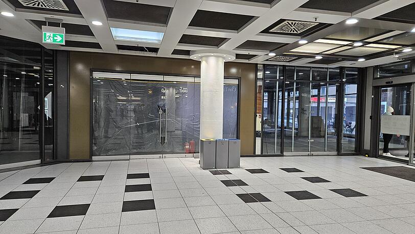 Fr&uuml;her war hier ein Skateshop, im Sommer zieht ein neues Restaurant ein.