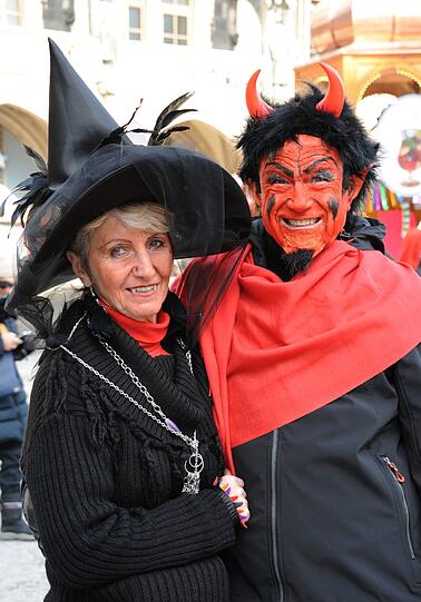 Die schrillen Bilder vom Faschingssonntag in der Münchner Innenstadt.