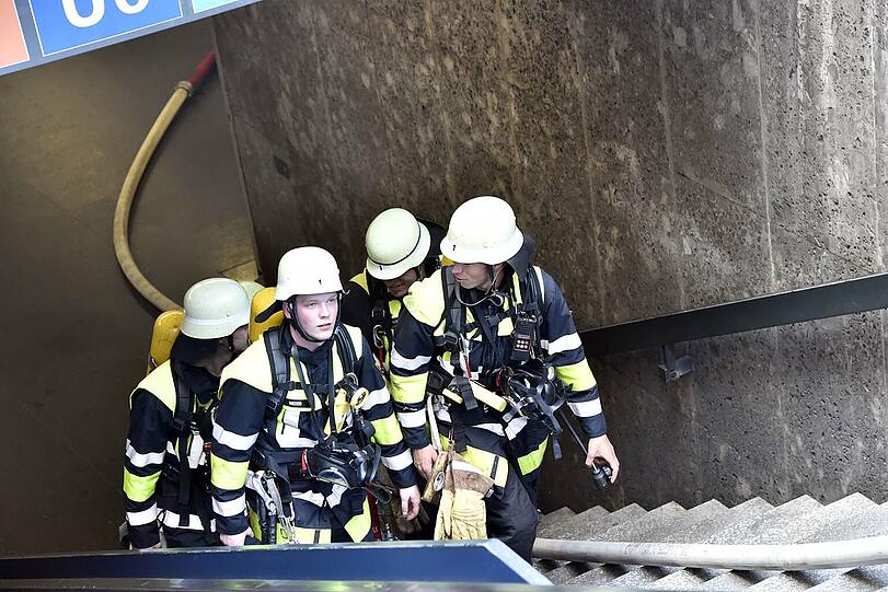 Feuer am U-Bahnhof Odeonsplatz. Die Bilder vom Feuerwehreinsatz am Dienstagabend.
