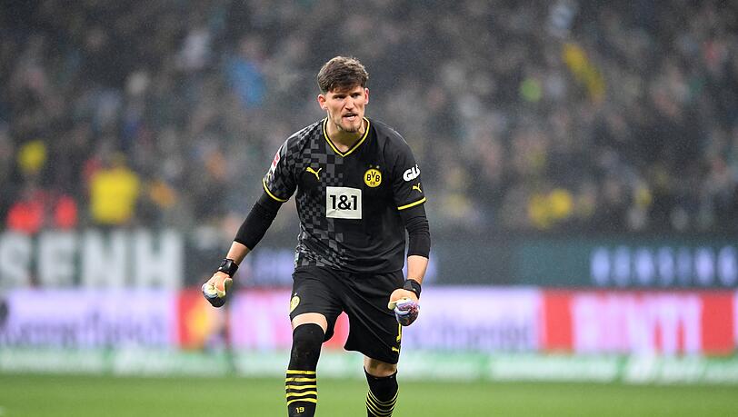 Dortmund bangt weiter um den Einsatz von Torhüter Gregor Kobel. Dortmund bangt weiter um den Einsatz von Torhüter Gregor Kobel.