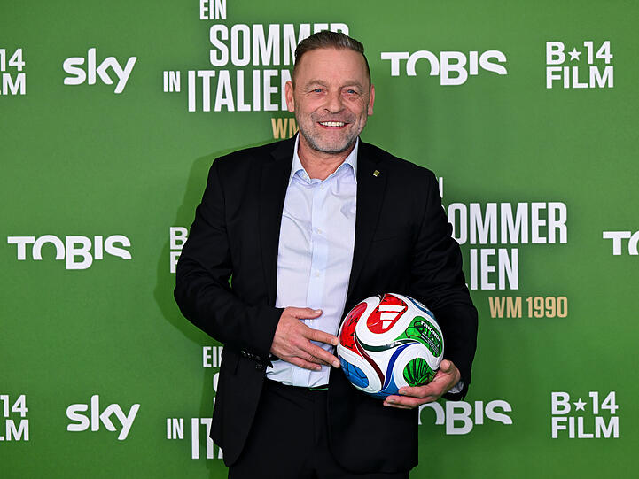 Thomas H&auml;&szlig;ler kommt zu der Premiere der Dokumentation "Ein Sommer in Italien - WM 1990" im Math&auml;ser Filmpalast.