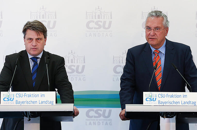 Bayerns Justizminister Winfried Bausback (l) und Bayerns Innenminister Joachim Herrmann sprachen bei der CSU-Klausur auf Kloster Banz über den Kampf gegen den Terrorismus.